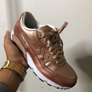Rose Gold Nike Aid Max